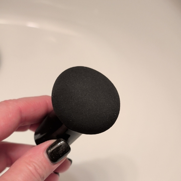 HUSH Glow Cream Foundation - Picture 2 of 3